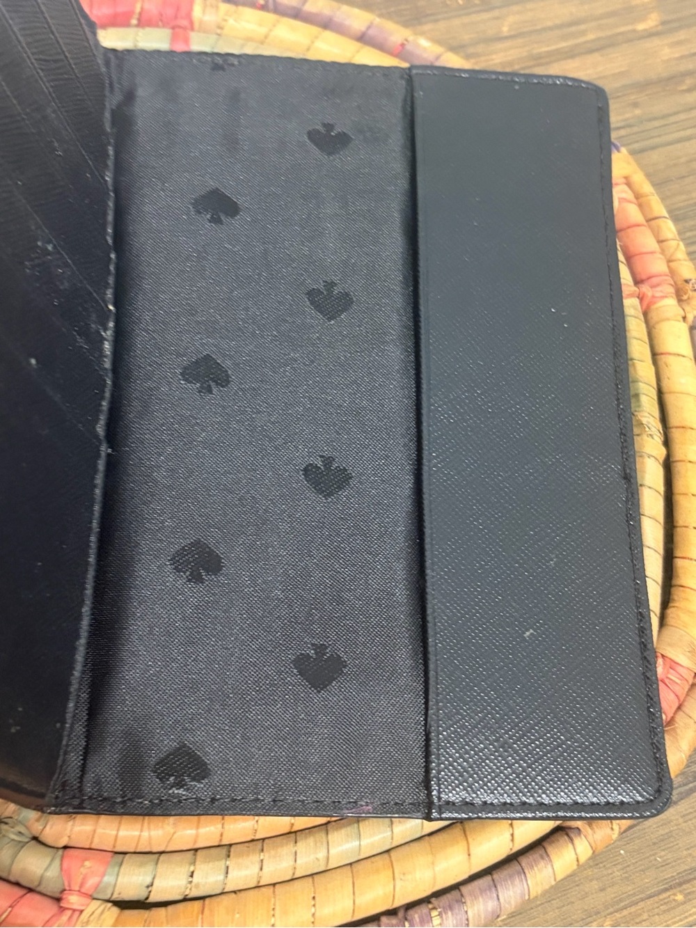 Kate Spade Cat Passport Wallet - Like New - Picture 4 of 6